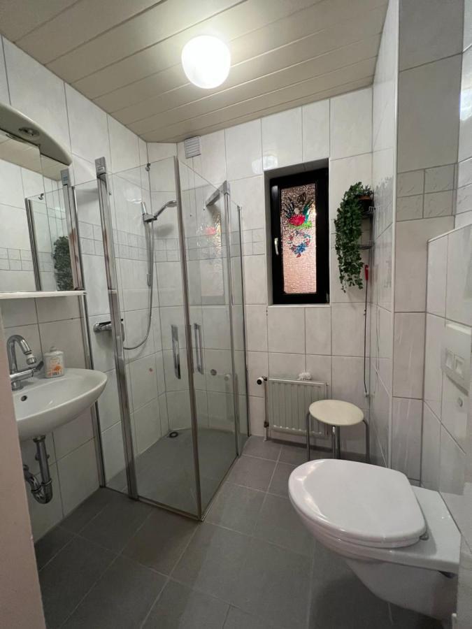 Duisburg Feelhome, Flughafen Nah,3-Schlafzimmer, Dusche Ebenerdig, Zentral, Wifi, Ground Floor Esterno foto